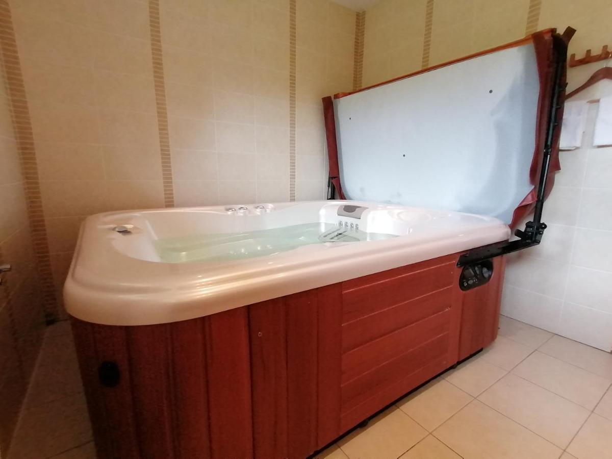 L'Atelier D'Arthur - Gite Chaleureux Avec Jacuzzi. Tenneville Ngoại thất bức ảnh